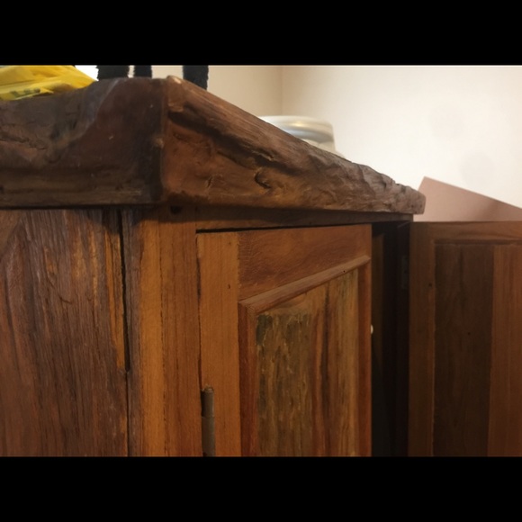 Vanity - Picture 3 of 4